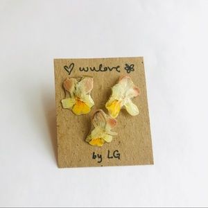 Dainty Pansy Stud Set